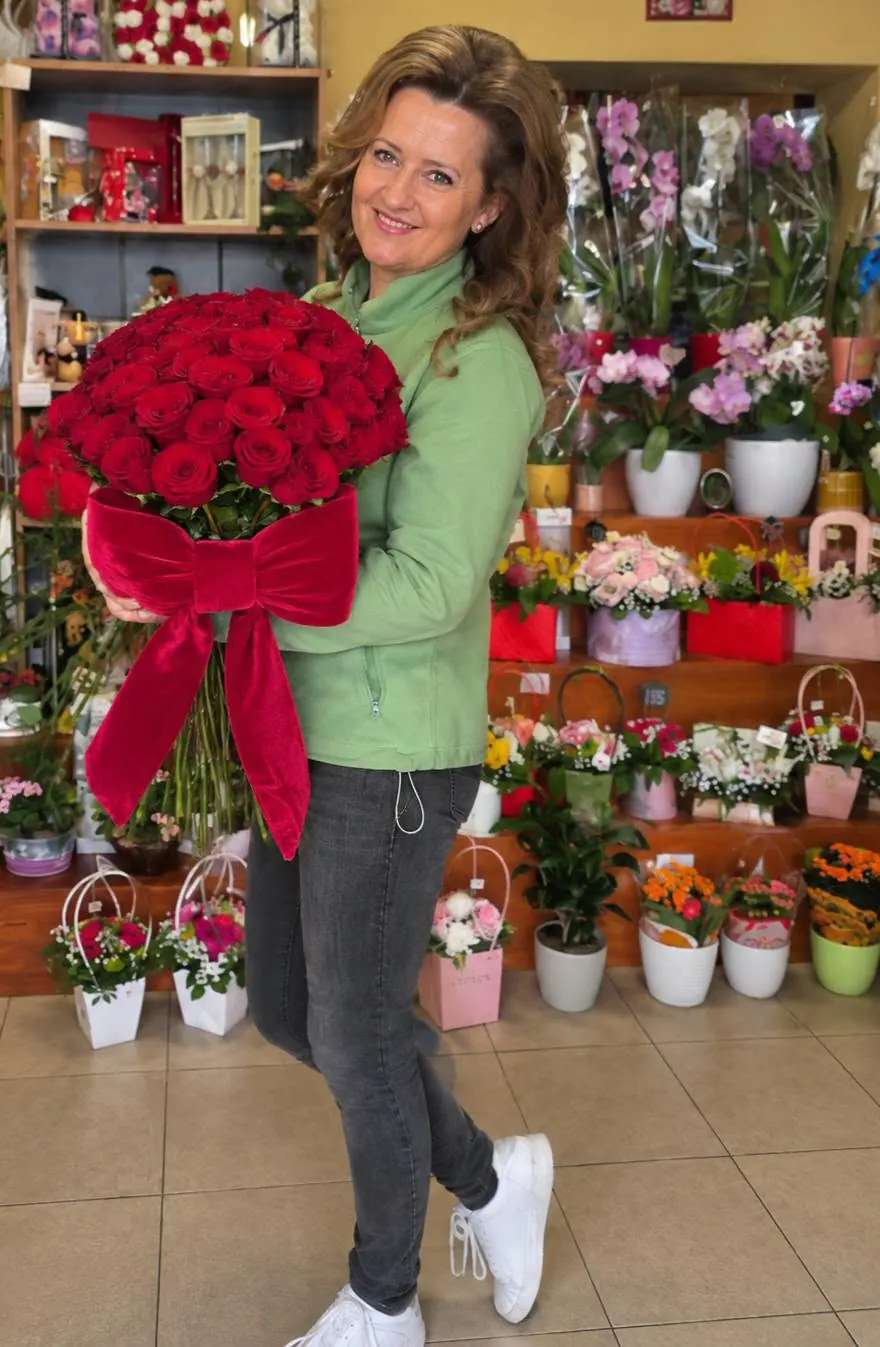 Buchet mare de trandafiri roșii în florăria noastră